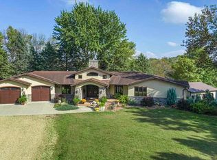 60639 211th St, Eagle Lake, MN 56024