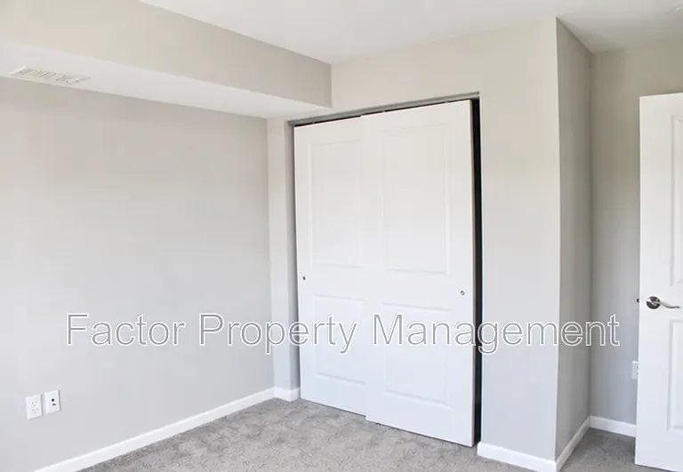 561 Elk St S — Photo 19