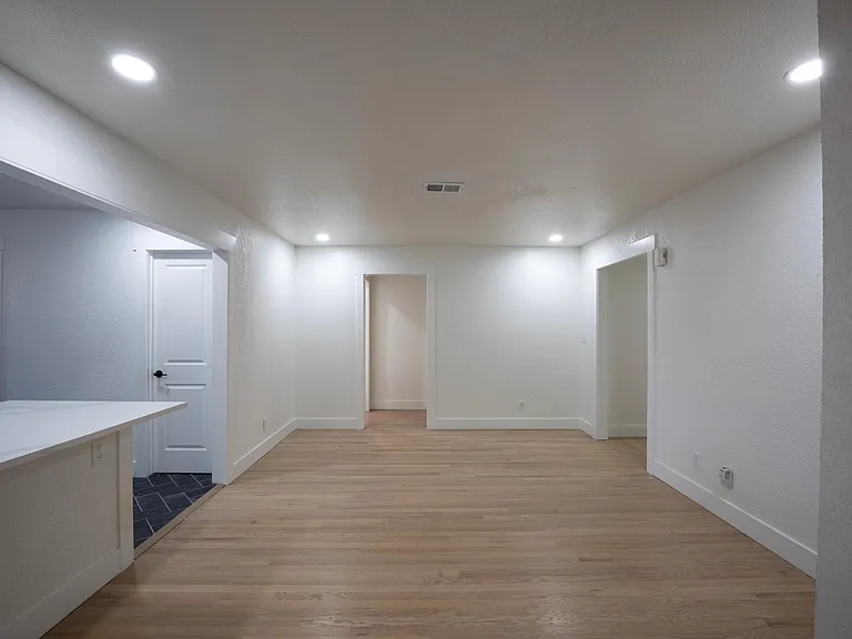 204 W 36th St #2 — Photo 31