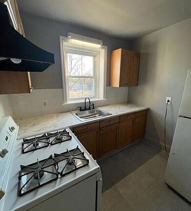 2nd image of 410 Clifton Ave
