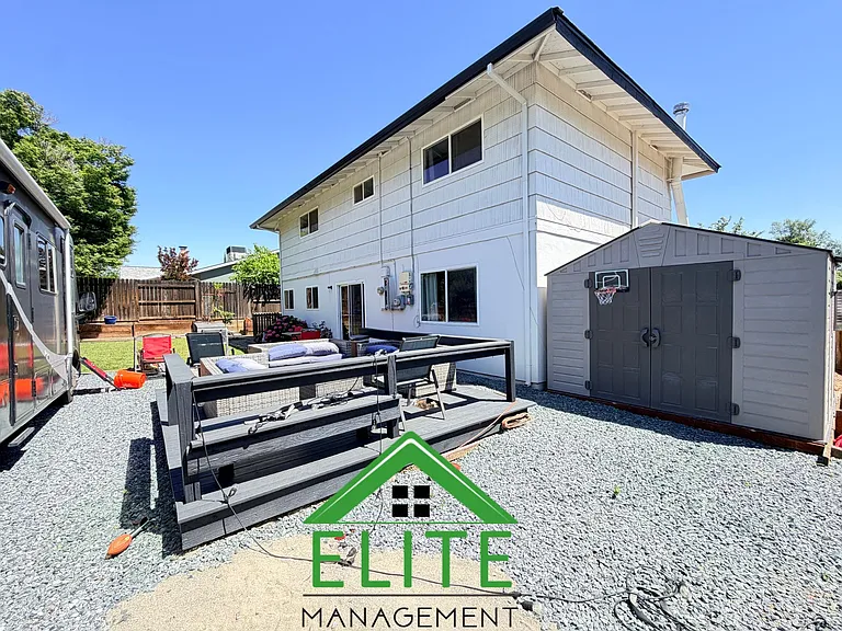 6701 Hillglen Way — Photo 17