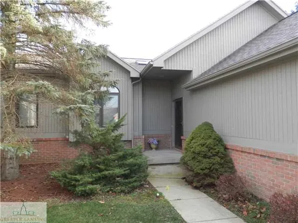 5248 E Hidden Lake Dr, East Lansing, MI 48823