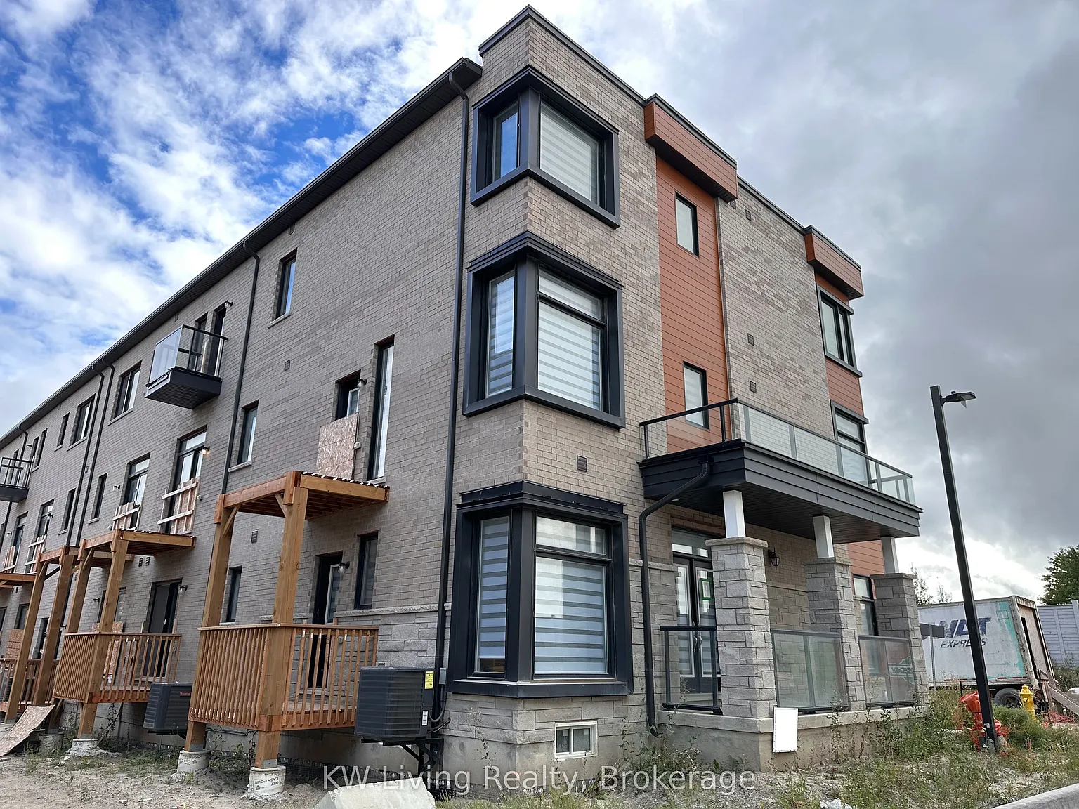 4 bed, $3,850 — Photo 4