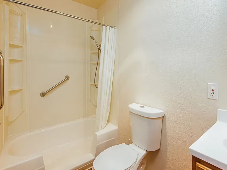 1340 Pomeroy Ave — Photo 9