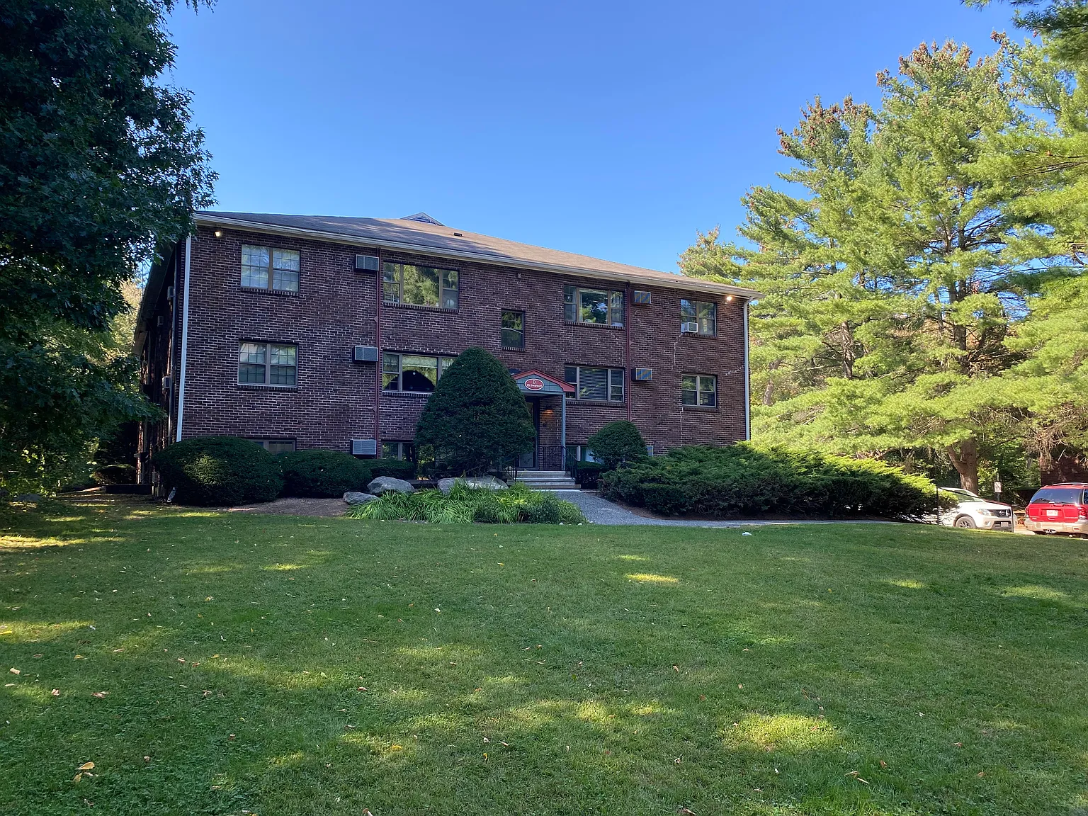 2 bed, 830 sqft, $2,200 — Photo 1