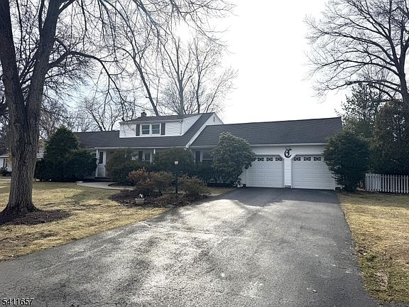 2nd image of 2 Peach Tree Ct