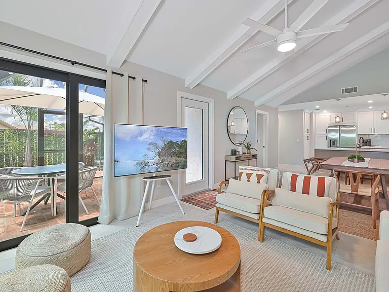 6386 Royal Woods Dr — Photo 11