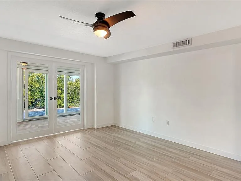 909 Spanish Dr N — Photo 39