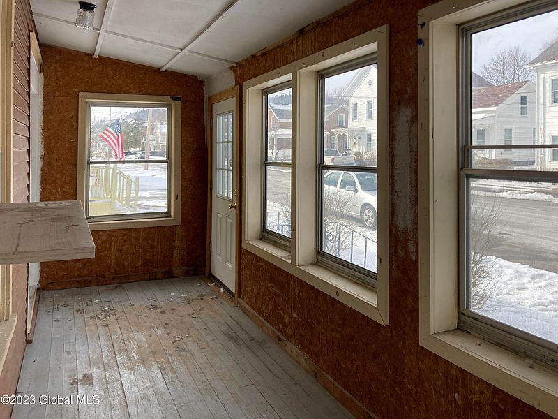 4th image of 18 Hoosick Street