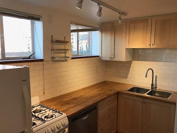 4th image of 112 N Lincoln St APT 3