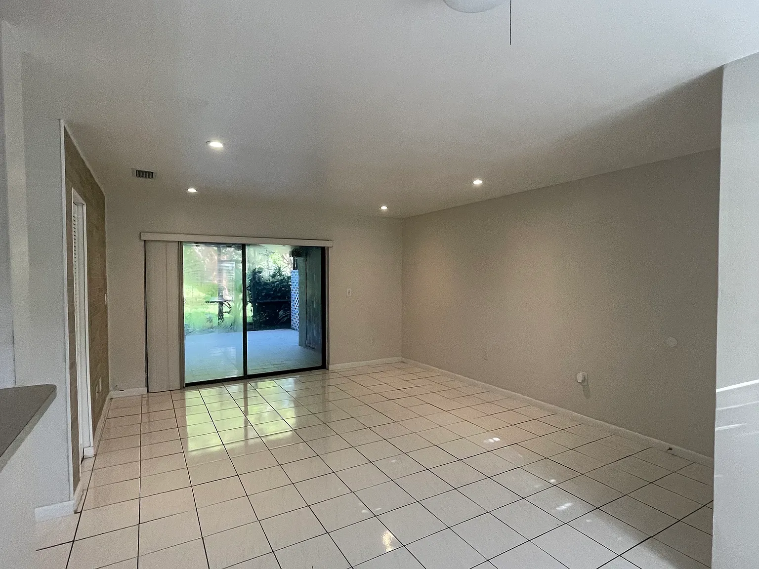 2 bed, 1076 sqft, $2,650 — Photo 2