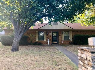346 Oakwood Ln, Hewitt, TX 76643