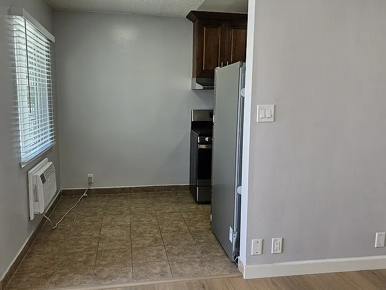 1501 N Hollywood Way #B — Photo 7