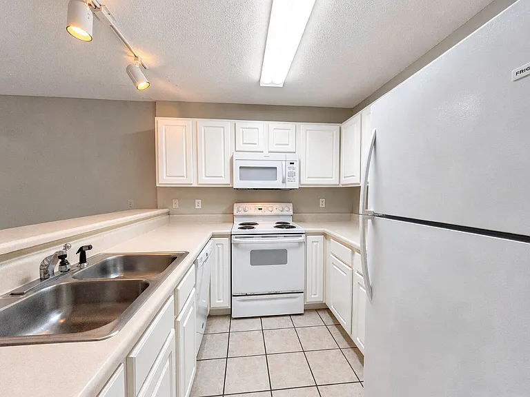 954 Scenic Oak Ln — Photo 4