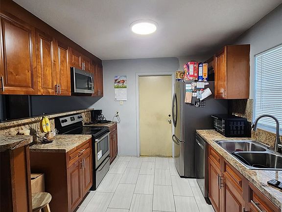 5th image of 2402R Myrna St