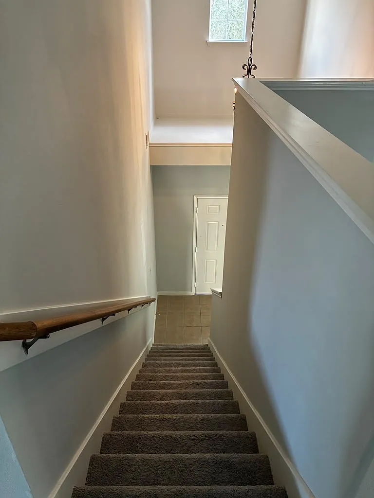 5 bed, 2383 sqft, $3,500 — Photo 2