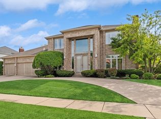 69 Riverside Dr, Deerfield, IL 60015