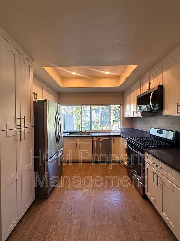 2 bed, 2.5 bath, 1531 sqft, $3,600 — Photo 4