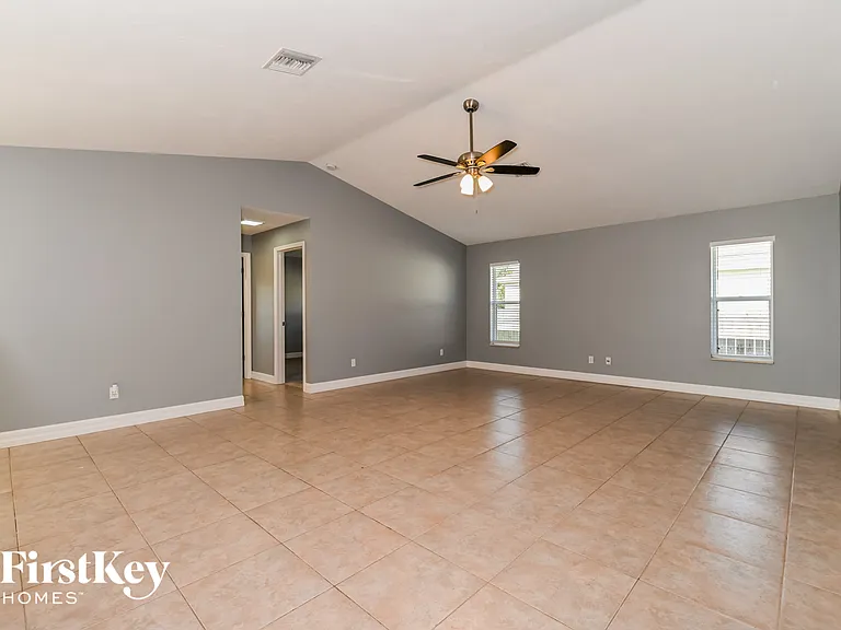 2226 NW 1st St — Photo 4