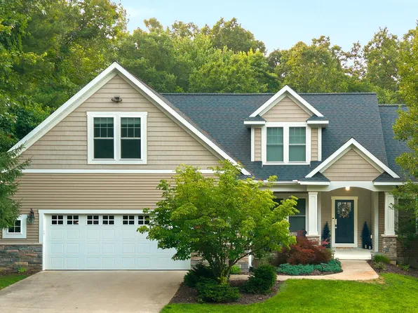 2153 Meek Dr NE, Belmont, MI 49306