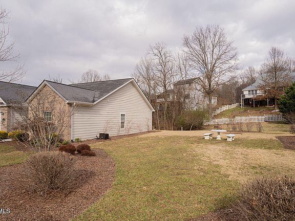 2nd image of 2038 Hamshire St