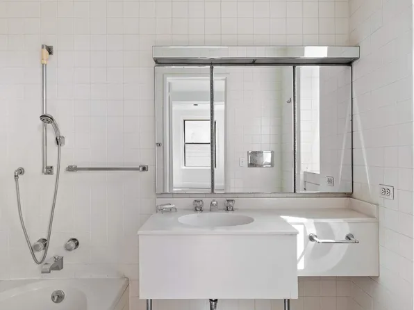 920 5th Avenue image 19 of 23