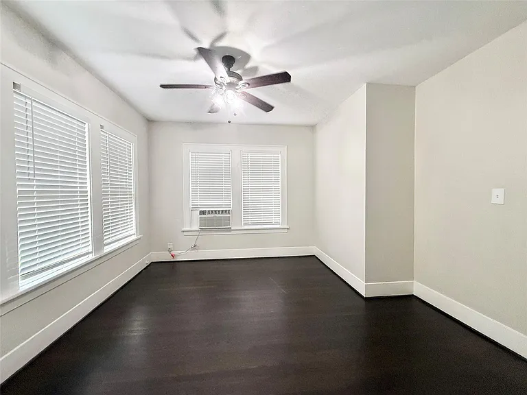 1126 Berthea St #11 — Photo 12
