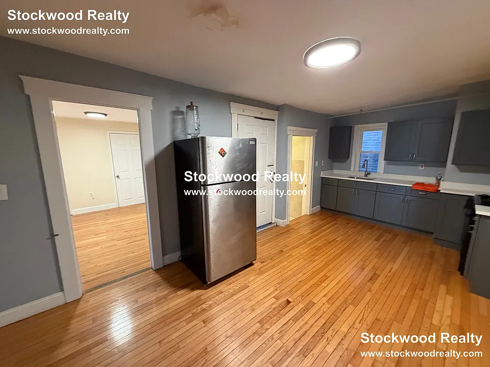 73 Maverick Sq #2