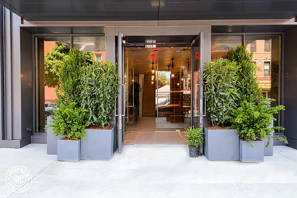 Rented by MySpaceNYC | media 28