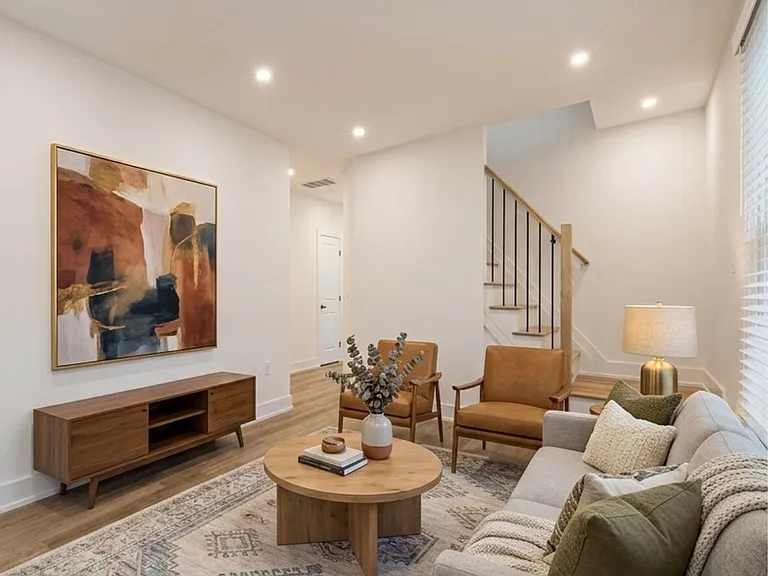 427 Hoyt St — Photo 5