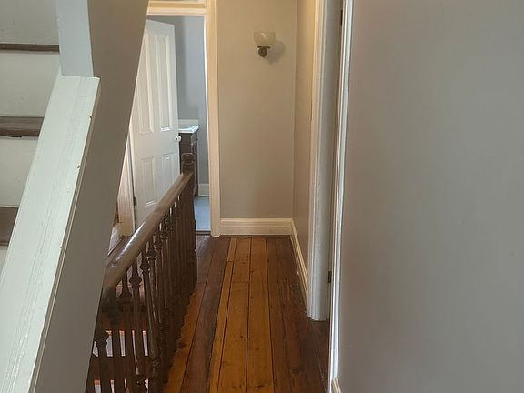 5th image of 805 W 10th St