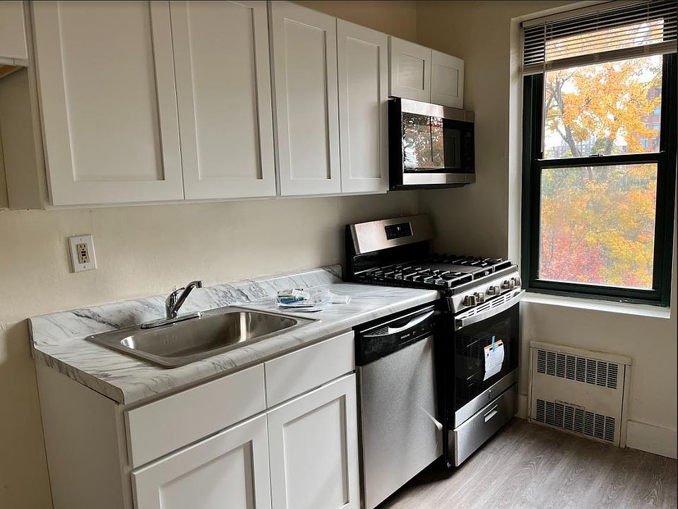 1st image of 142 Hoyt St #2B