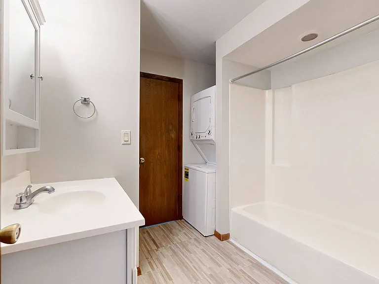 Riverside Apartment — Photo 22
