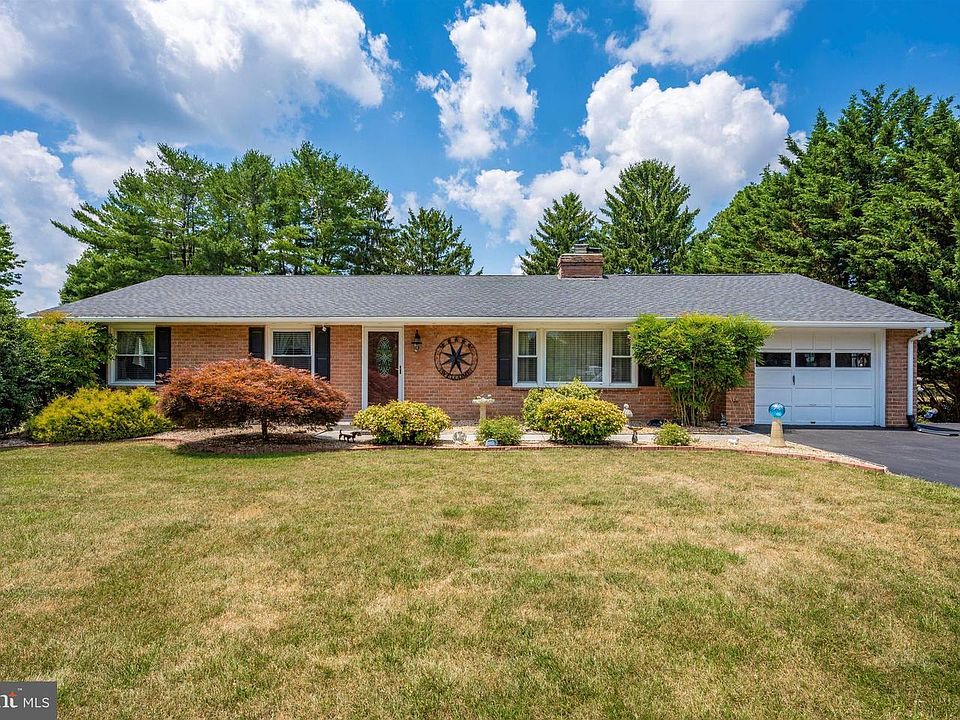 1st image of 10922 Larch Ave