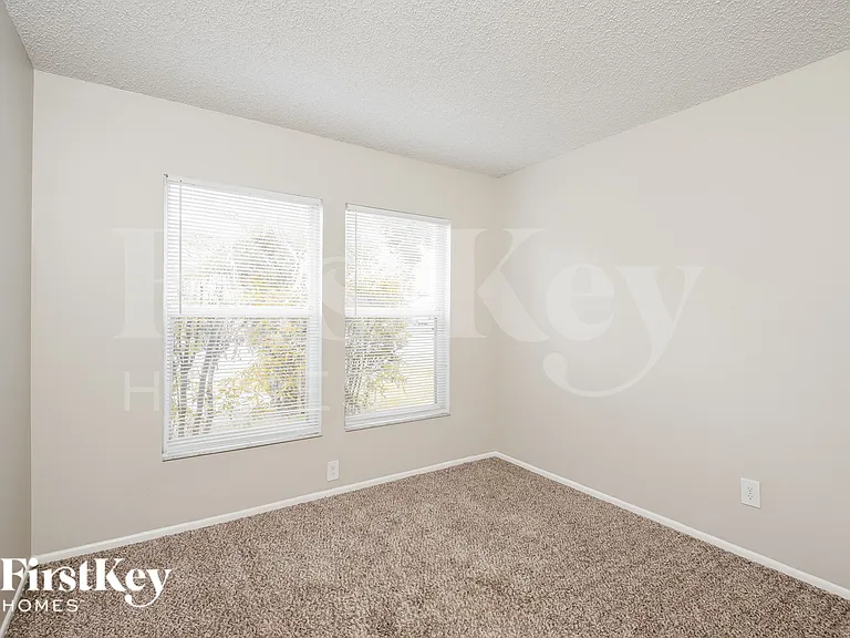 2738 Springfield Dr — Photo 12