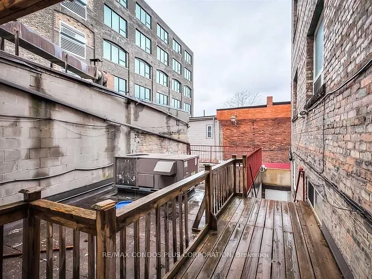 324 Spadina Ave #B — Photo 16