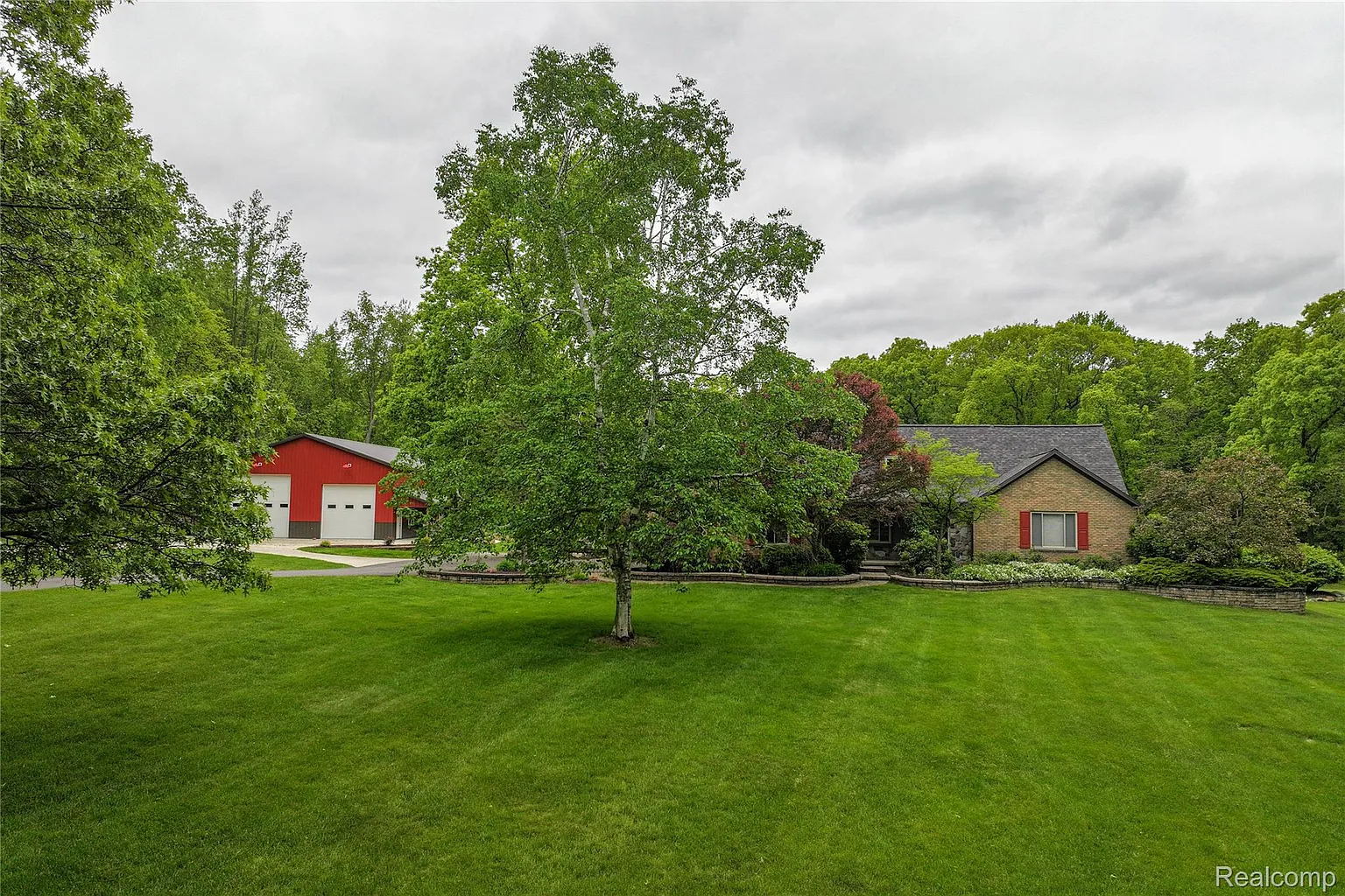 490 Rolling Oaks Dr photo 1