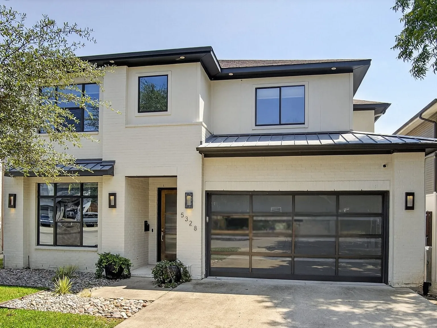 5 bed, 3.5 bath, 3411 sqft, $9,500 — Photo 1