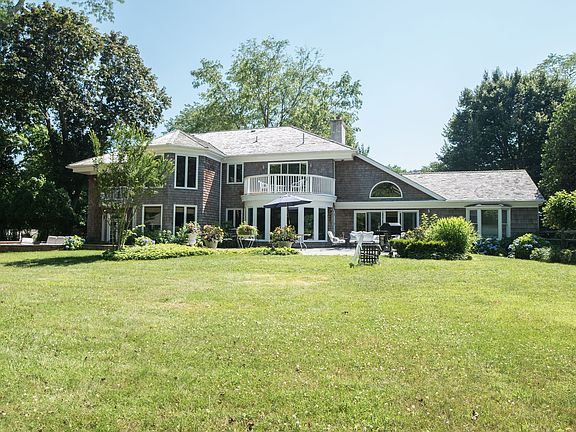 2nd image of 16 Pudding Hill Ln