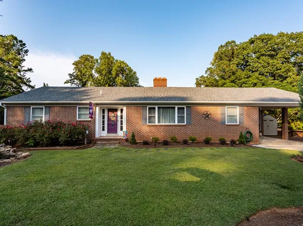 3 Norwood Dr, Chase City, VA 23924