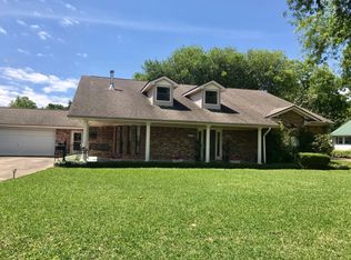 4441 Lee St, Groves, TX 77619