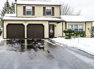 6004 Misty Ridge Ln, Cicero, NY 13039