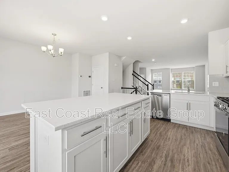 7055 Delegate Pl — Photo 9