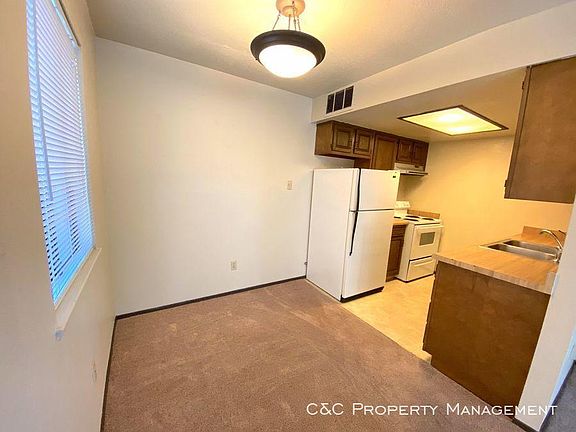 3rd image of 424 Dela Vina Ave