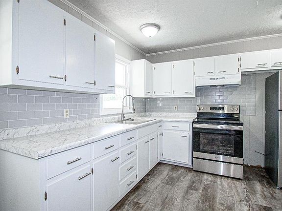 5th image of 3007 Yosemite Dr