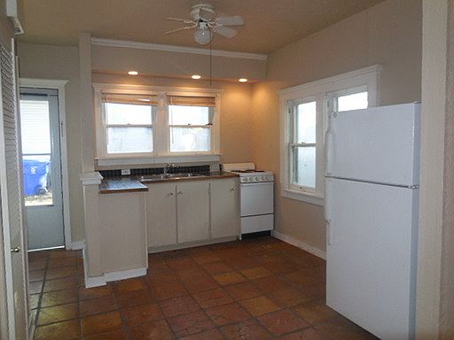 2nd image of 109 1/2 E Duffy St APT A