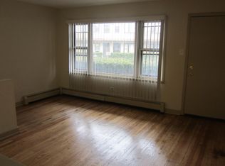 27 King Arthur Ct APT 8, Northlake, IL 60164