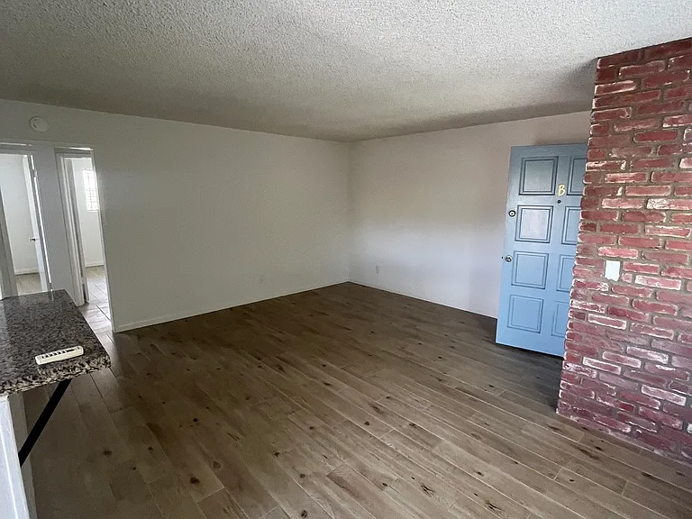 4421 Green Ave #B — Photo 2