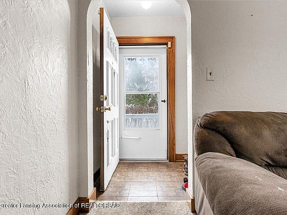 4th image of 2610 W Washtenaw St