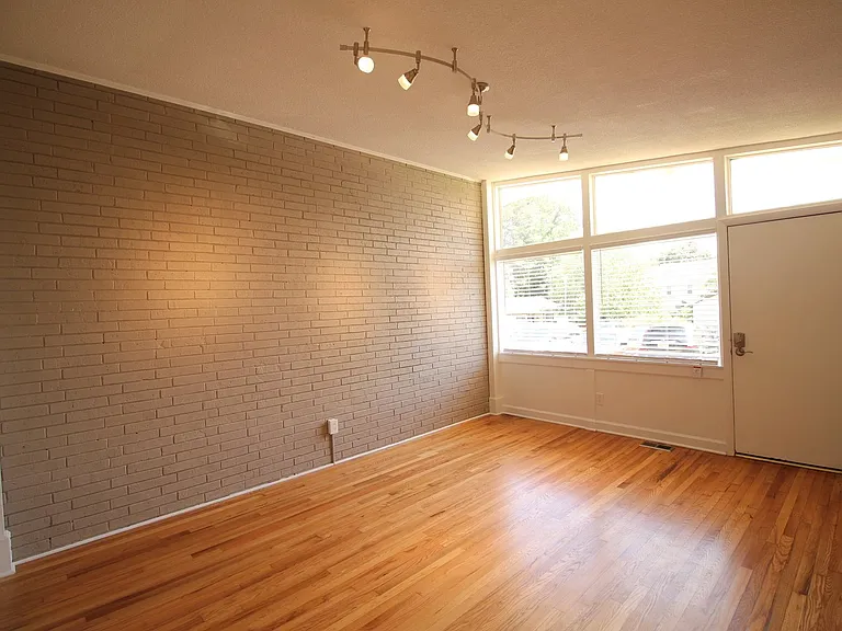 519 Bashford Rd — Photo 3